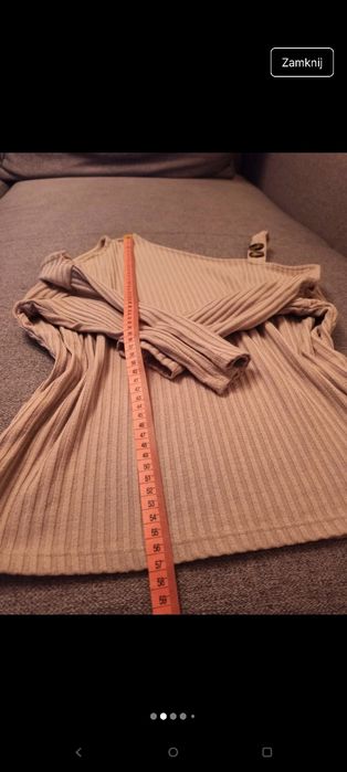 Stylowy sweterek z odkrytym ramieniem M River Island