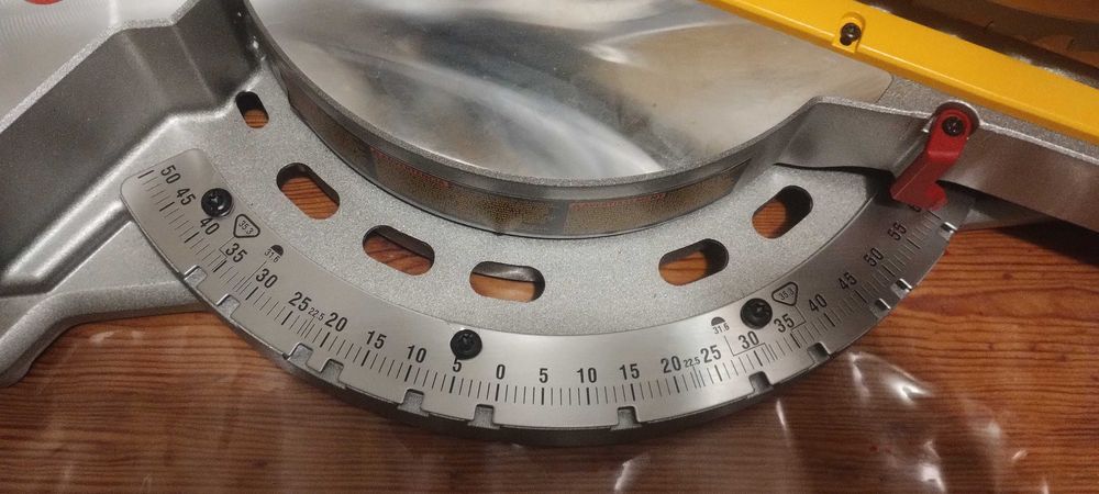 торцовка DeWalt DWS709  з протяжкою США