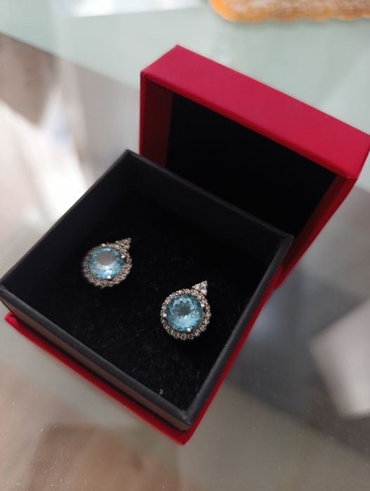 Срібні сережки з скай топазом і фіанітами.