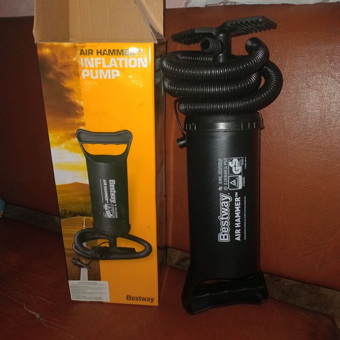 Насос для матрасов мячей   и др. С наканечником..