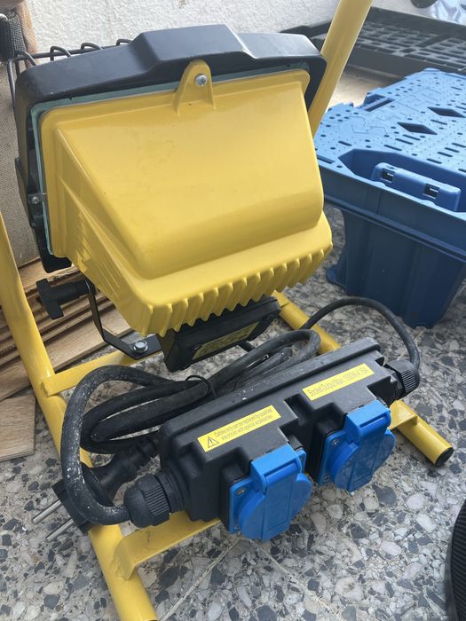 Projetor Halogéneo Portátil de Trabalho