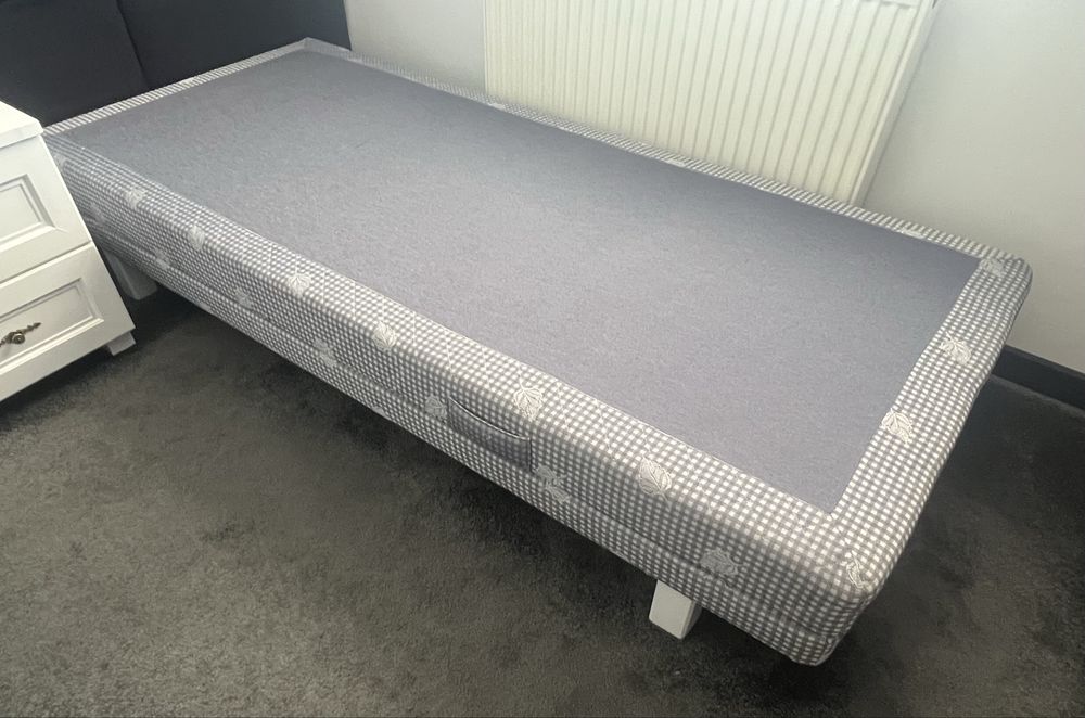 Łóżko z regulacją elektryczną