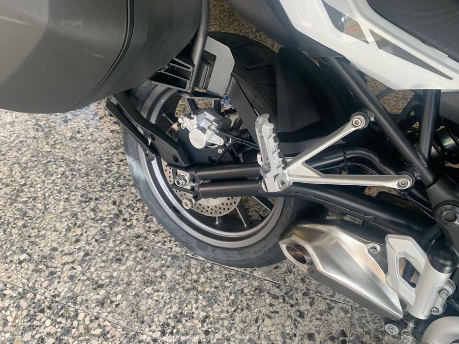 Benelli TRK 502 de 2022 optimo Estado, Kit Malas, Farois Auxiliares