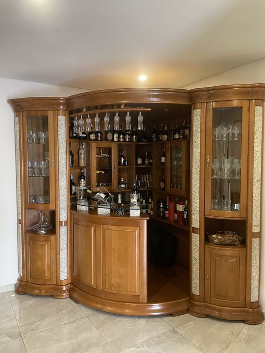 Bar de sala em madeira