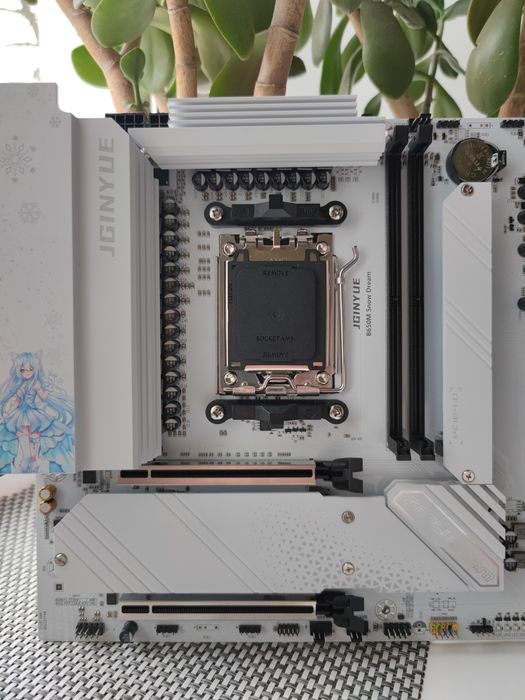 Материнська плата AMD B650M Snow Dream