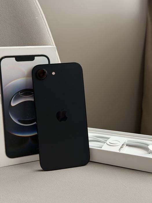 Продам iPhone 16e 128GB Black (чорний)