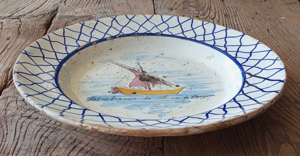 Antigo grande prato em faiança "Lembrança da Póvoa de Varzim"