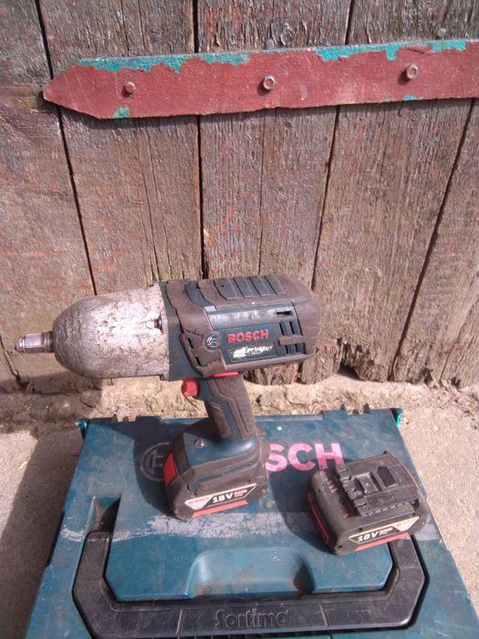 Sprzedam klucz udarowy Bosch+2 Aku i skrzynka