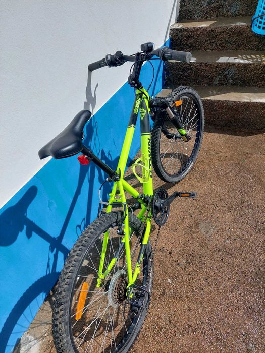 Bicicleta RockRider  Roda 24, 500 BTT Amarelo Neon Crianças entre os 9 e 12 anos (135  a 150cm).