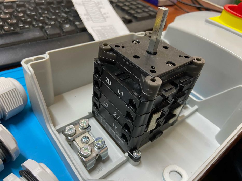 Пакетный переключатель LK40/4.322-ОК/45 в корпусе, 0-1-2, 40А, IP44