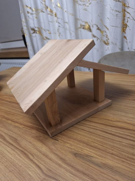 Karmnik dla ptaków.