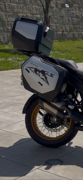 Bmw 1300 com tudo em termos de extras com revisao feita na mototrofa no mes passado e ja tem a revisao para o ano paga