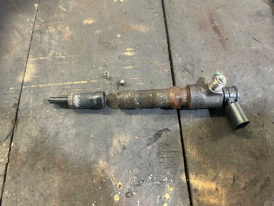 Wyciąganie zapieczonych urwanych wtryskiwaczy wtrysków świec żarowych