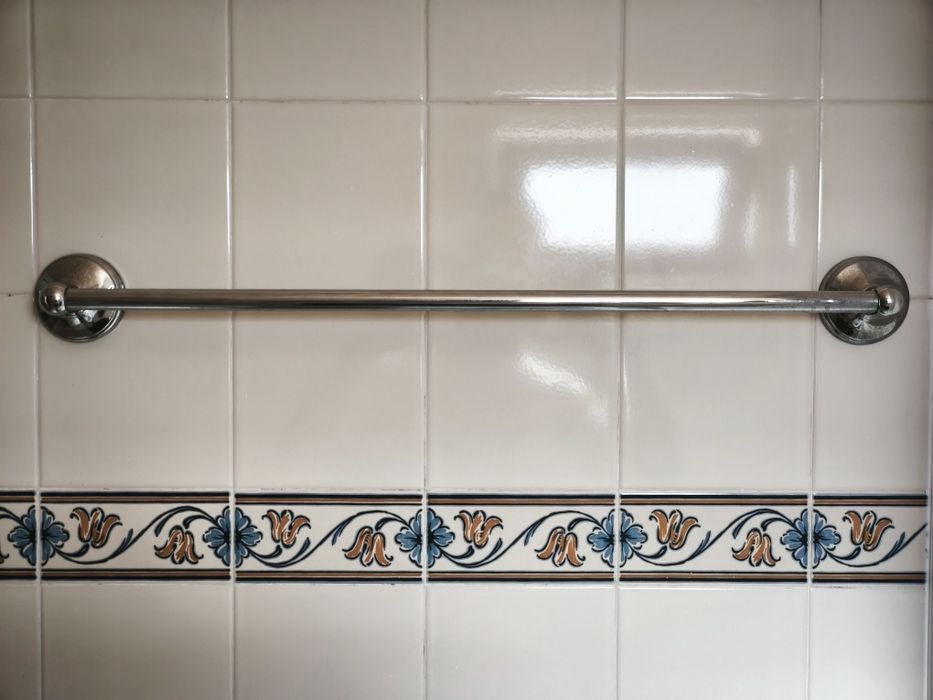 2 Toalheiros + suporte rolo WC