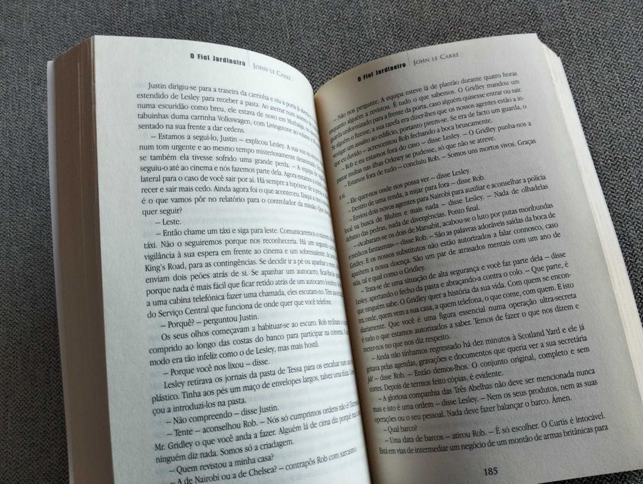 Livro "O fiel jardineiro" de John le Carré