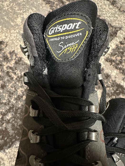 Продам черевики grisport