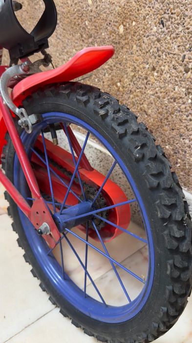 Bicicleta Spiderman estilo BTT para criança