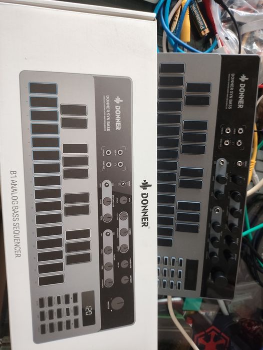 Donner essential B1 syntezator jak 303 td-3