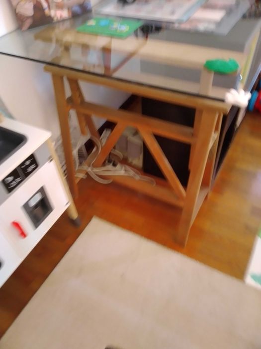 Mesa _ Secretaria em vidro c/tripé