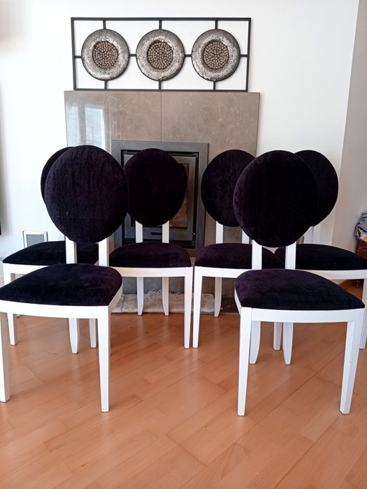 Cadeiras pretas e brancas sala ou quarto