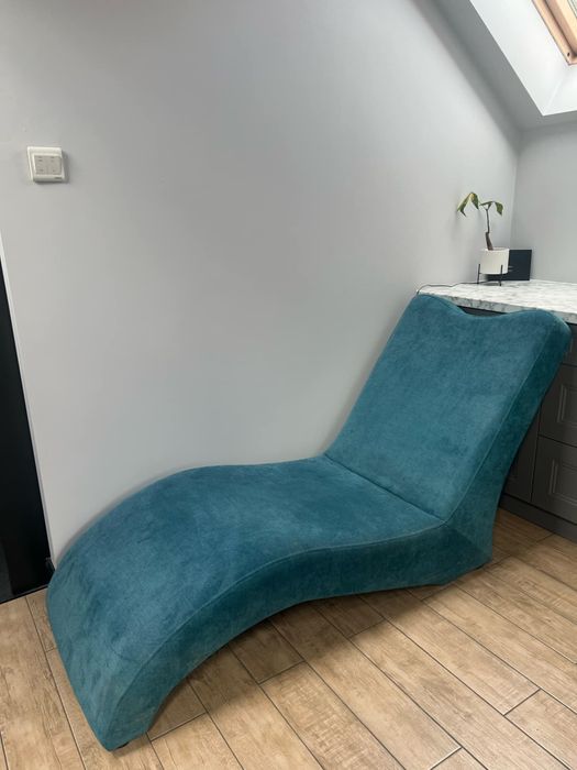 Leżanka turkusowa lekko używana