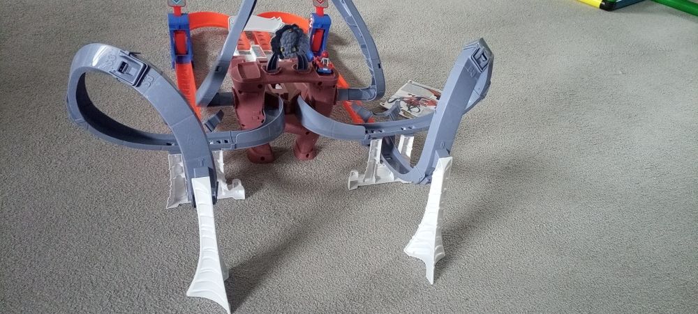 Hot wheels Marvel racer verse Pajęczynowy tor Spidermana