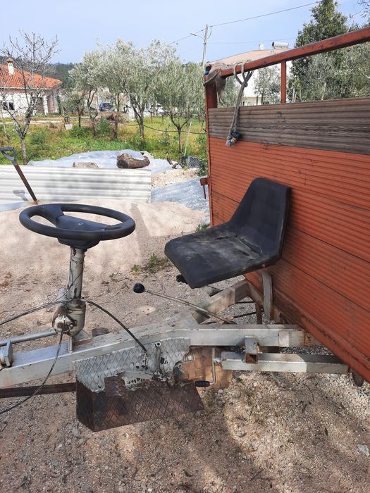 Motoenxada com motor Lombardini de 14 cavalos.