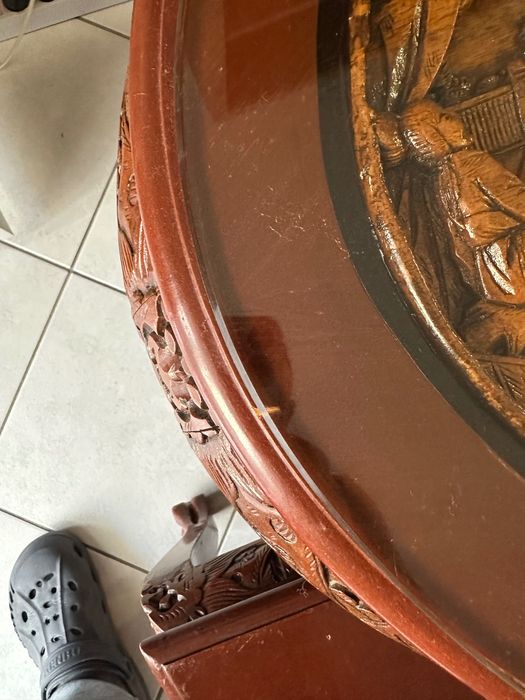 Продам різьблений столик