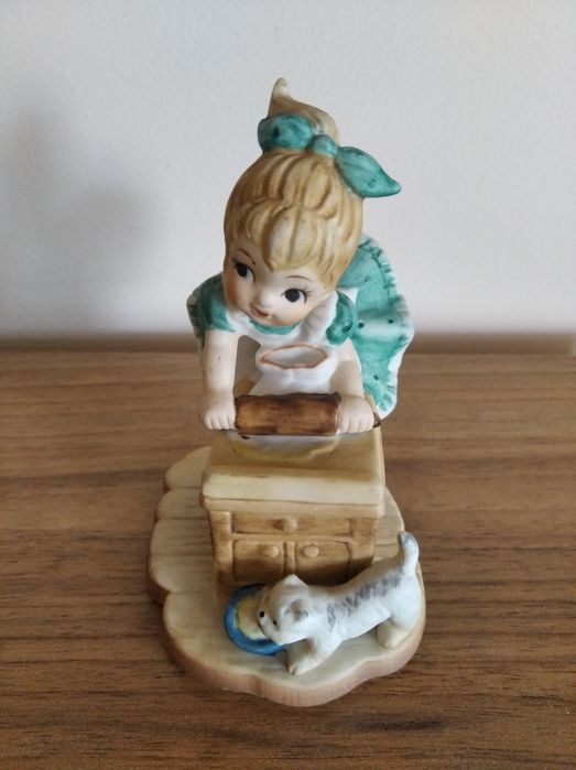 статуєтка колекція дівчинка порцеляна
