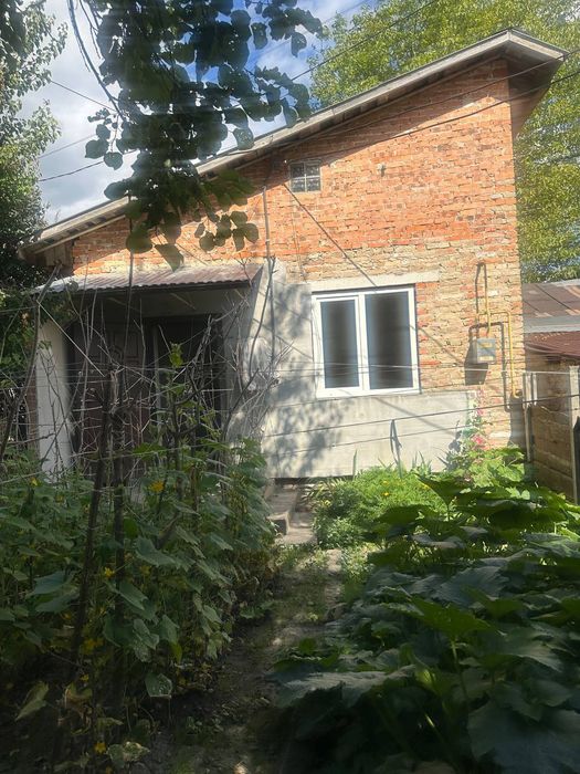 Продам цегляний невеликий будинок, місто