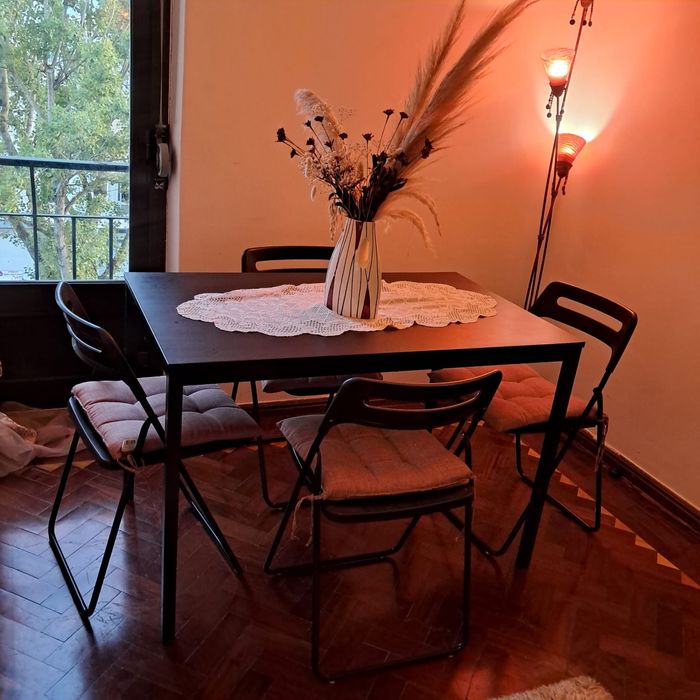 Mesa de jantar com 4 cadeiras