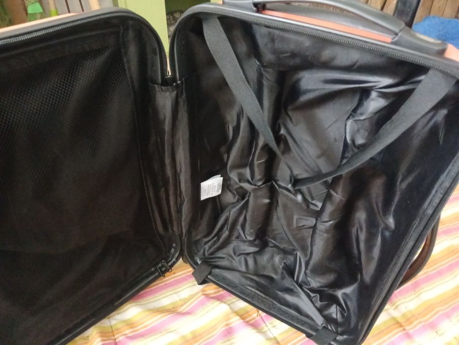 Ofereço em compra da mala o cadeado, foi usada duas vezes esta nova.