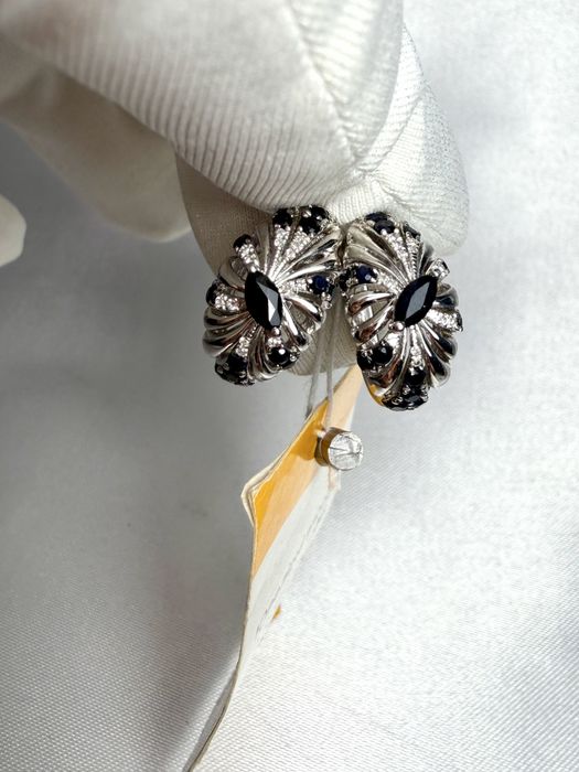 Золотий набір сережки та каблучка з діамантами та сапфірами