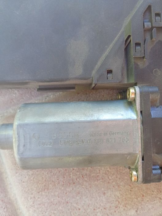 Mechanizm otwierania szyb