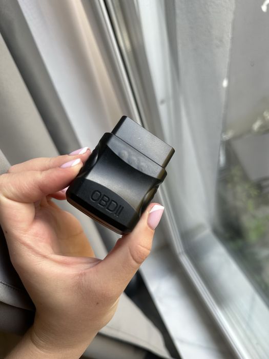 Компактний бездротовий автосканер ELM327 OBD2