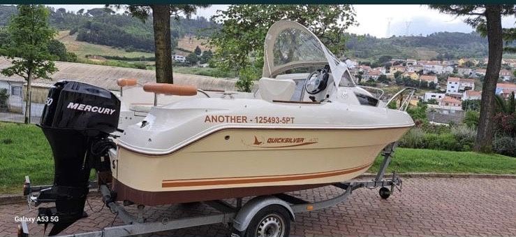 Quicksilver 470 – Como Novo (nem sem 100h) – Mercury 50cv 4T + Reboque + Palamenta Classe 5