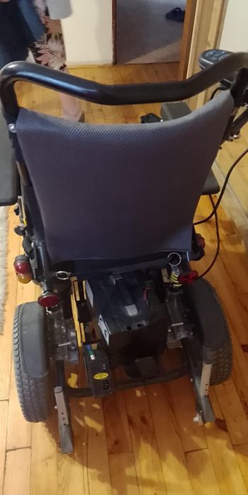 Wózek inwalidzki elektryczny
