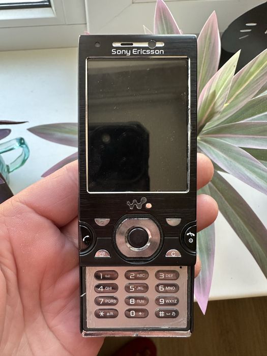На запчастини або відновлення sony ericsson w995