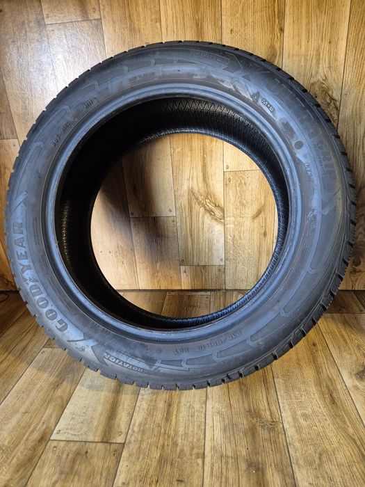 215/55/18 Good Year para zima 7,5mm 2021r