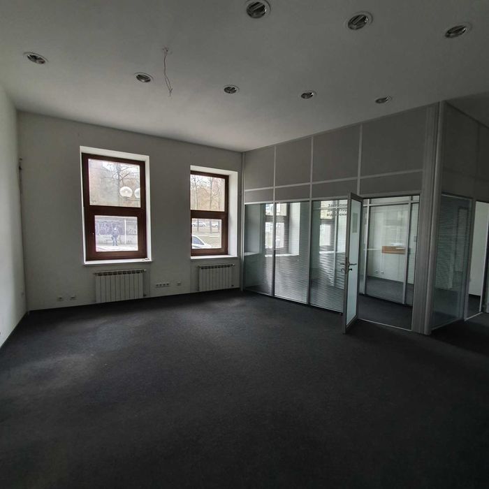 Продаж бізнес-центру 2735 кв.м, вул. Січових Стрільців, 20 (Центр)