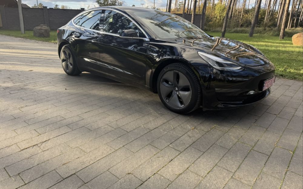Оренда Tesla для таксі 390+ км