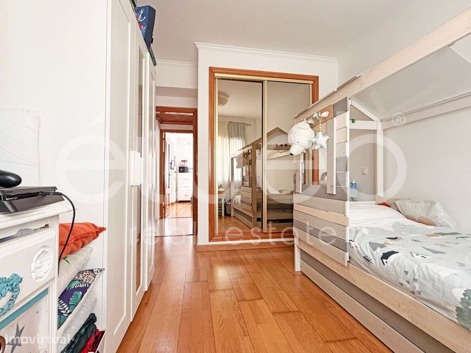 Apartamento T2 com arrecadação para venda na Quinta do Conde
