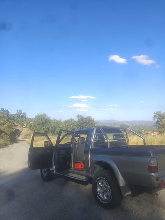 Mitsubishi L200 4x4 fiável, robusta e pronta a trabalhar.