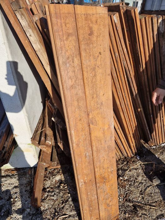 Deski  pióro wpust na boks dla koni lub  podest, taras pomost