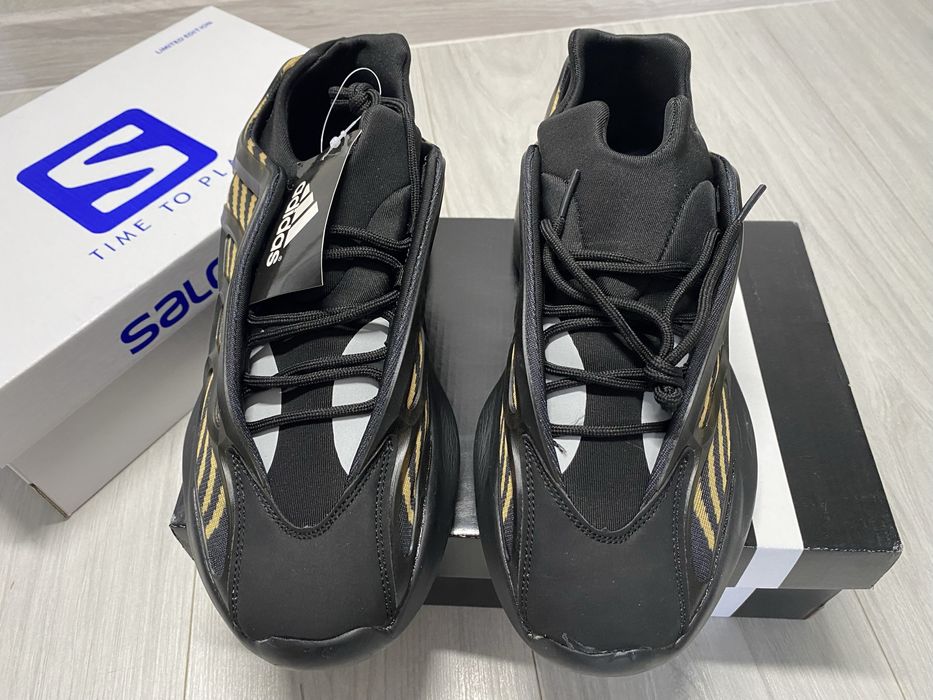 Кросівки Adidas Yeezy Boost 700 Black & Orange
