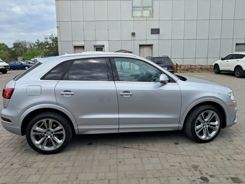 Продам  Audi Q3.