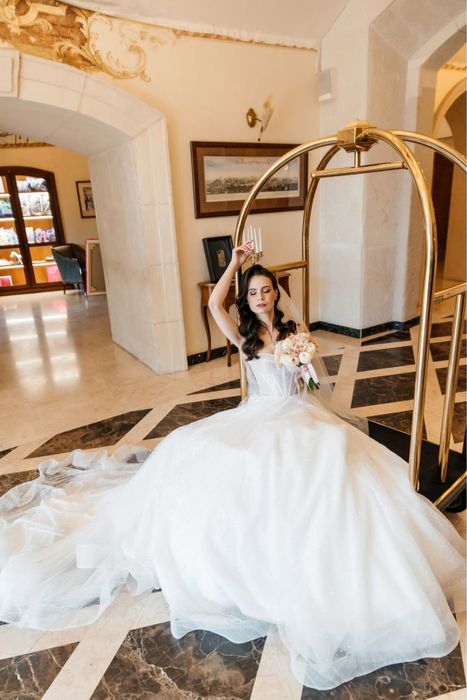 Продам весільну сукню