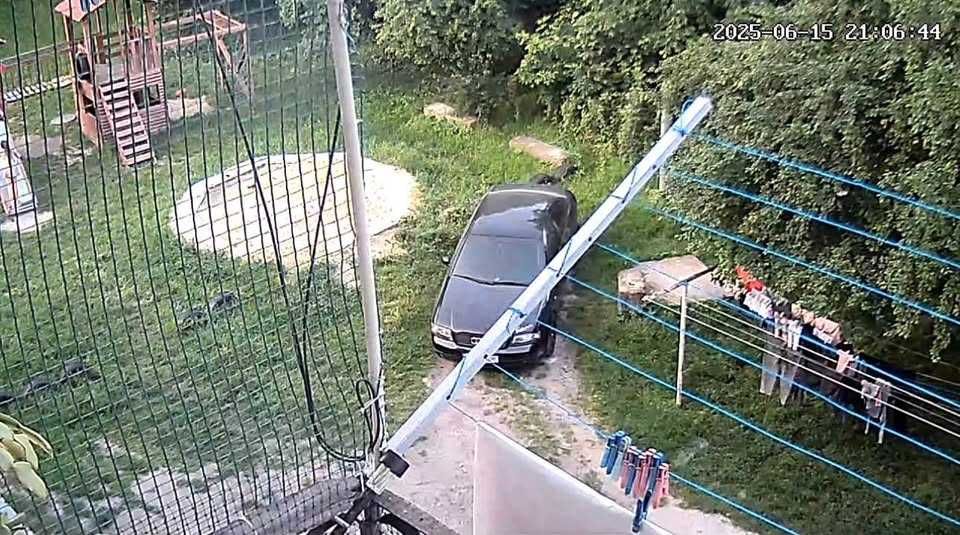 Câmera de exterior Wi-Fi - Visão noturna e detecção de movimentos