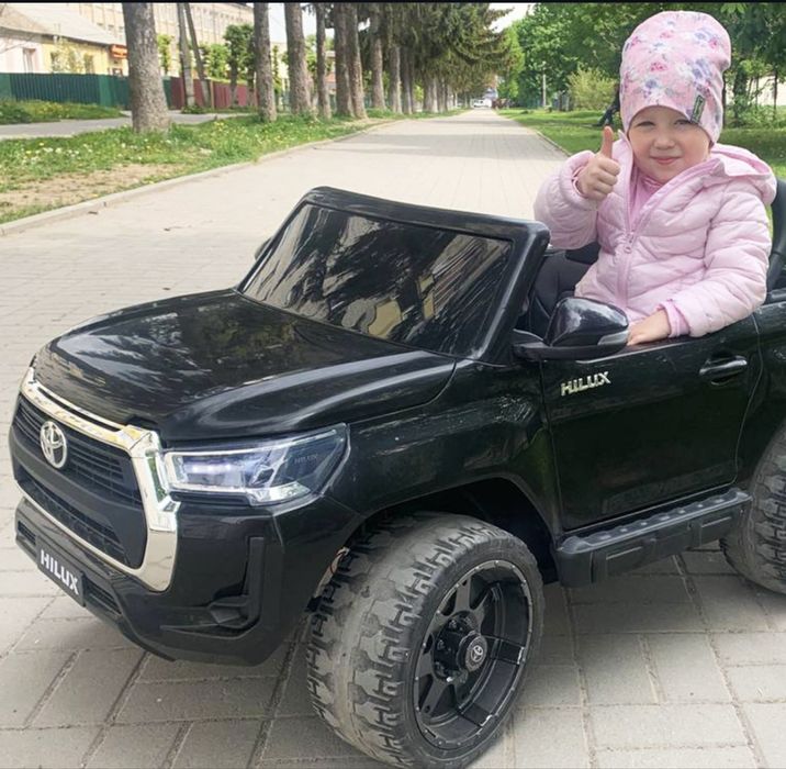 Електромобіль дитячий