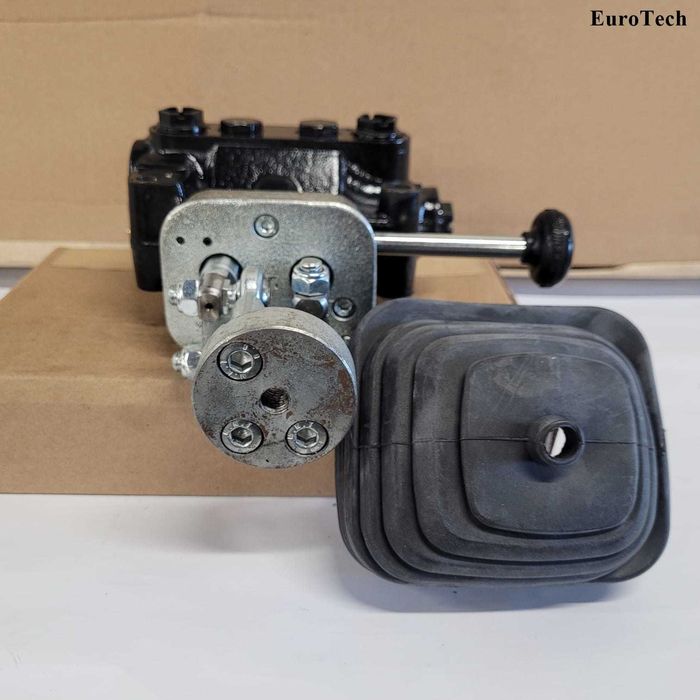 Rozdzielacz ręczny zawór hydrauliczny LVA19131 John Deere